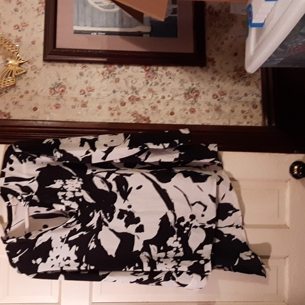Abstract floral print lightweight Chicos blouse. Flows beautifully.